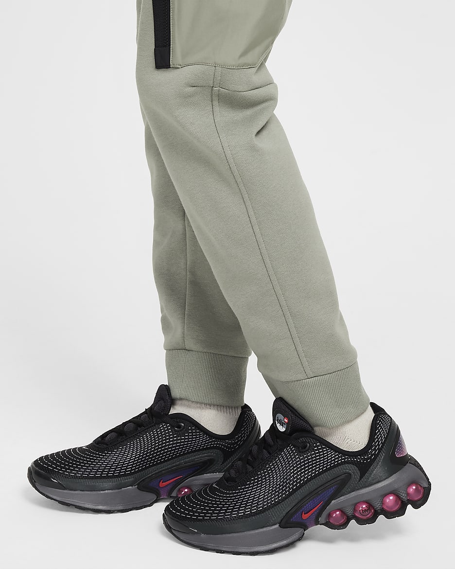 Nike Sportswear City Utility EasyOn Older Kids' Fleece Trousers - Dark Stucco/Black