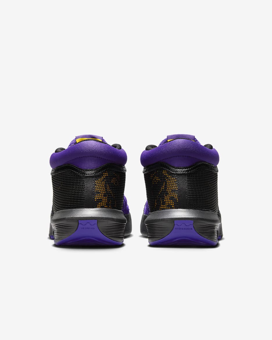 Calzado de básquetbol LeBron Witness 8 - Negro/Morado campo/Oro universitario