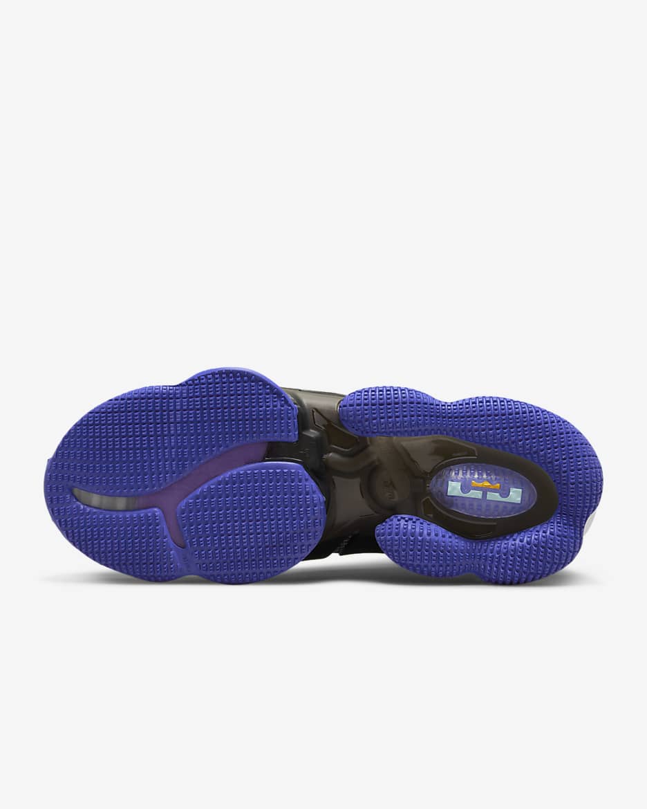 Chaussure de basket LeBron 19 - Noir/Persian Violet/Blanc/University Gold