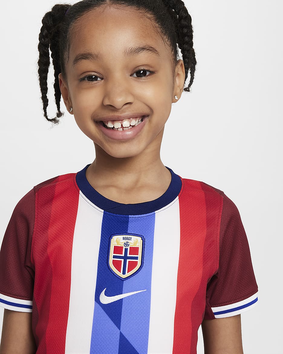 Tredelat fotbollsställ Norge 2024/25 Stadium (hemmaställ) Nike Replica för barn - Team Red/Blue Void/Vit