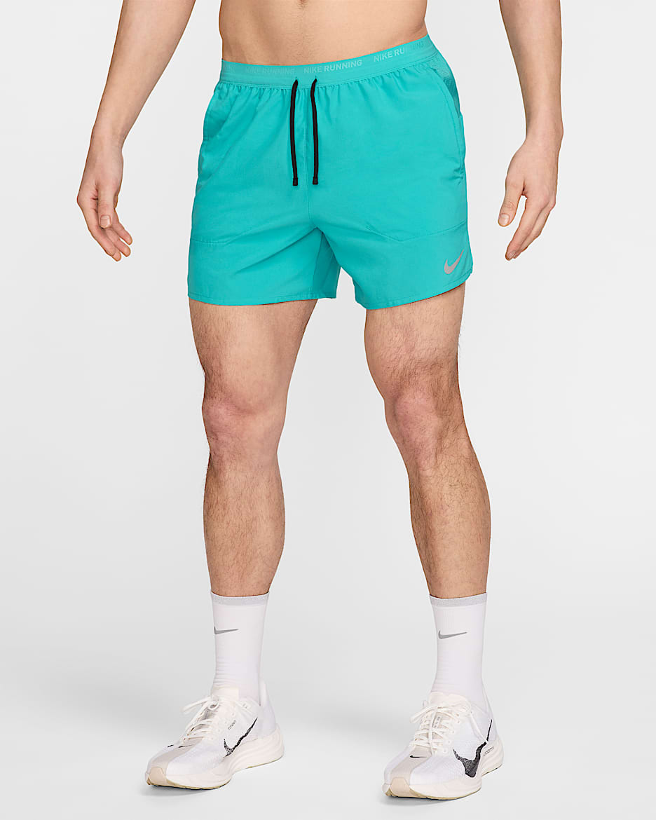 ナイキ Dri-FIT ストライド メンズ 13cm ランニングショートパンツ (インナー付き) - ダスティーカクタス/ブラック