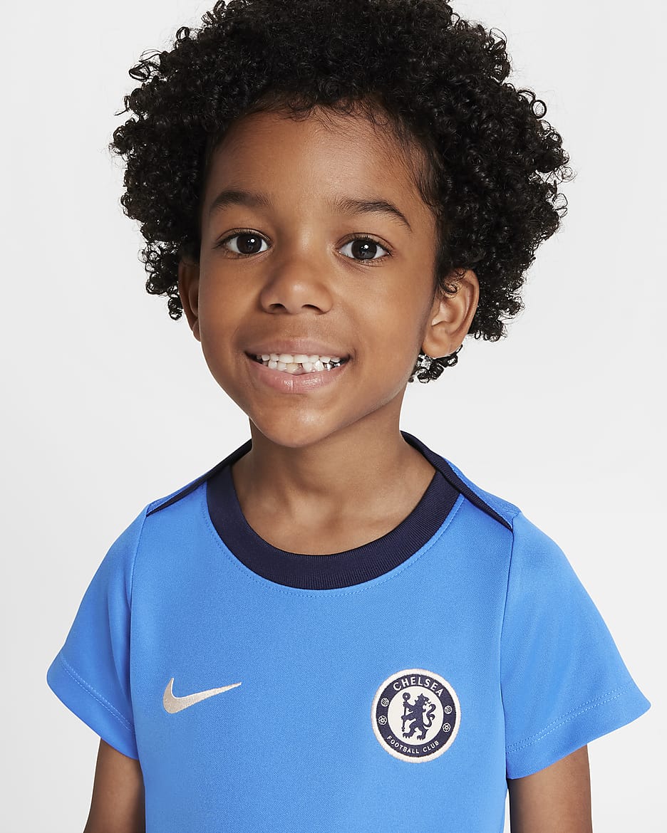 Chelsea FC Academy Pro Nike Dri-FIT voetbaltop met korte mouwen voor kleuters - Light Photo Blue/Obsidian/Guava Ice