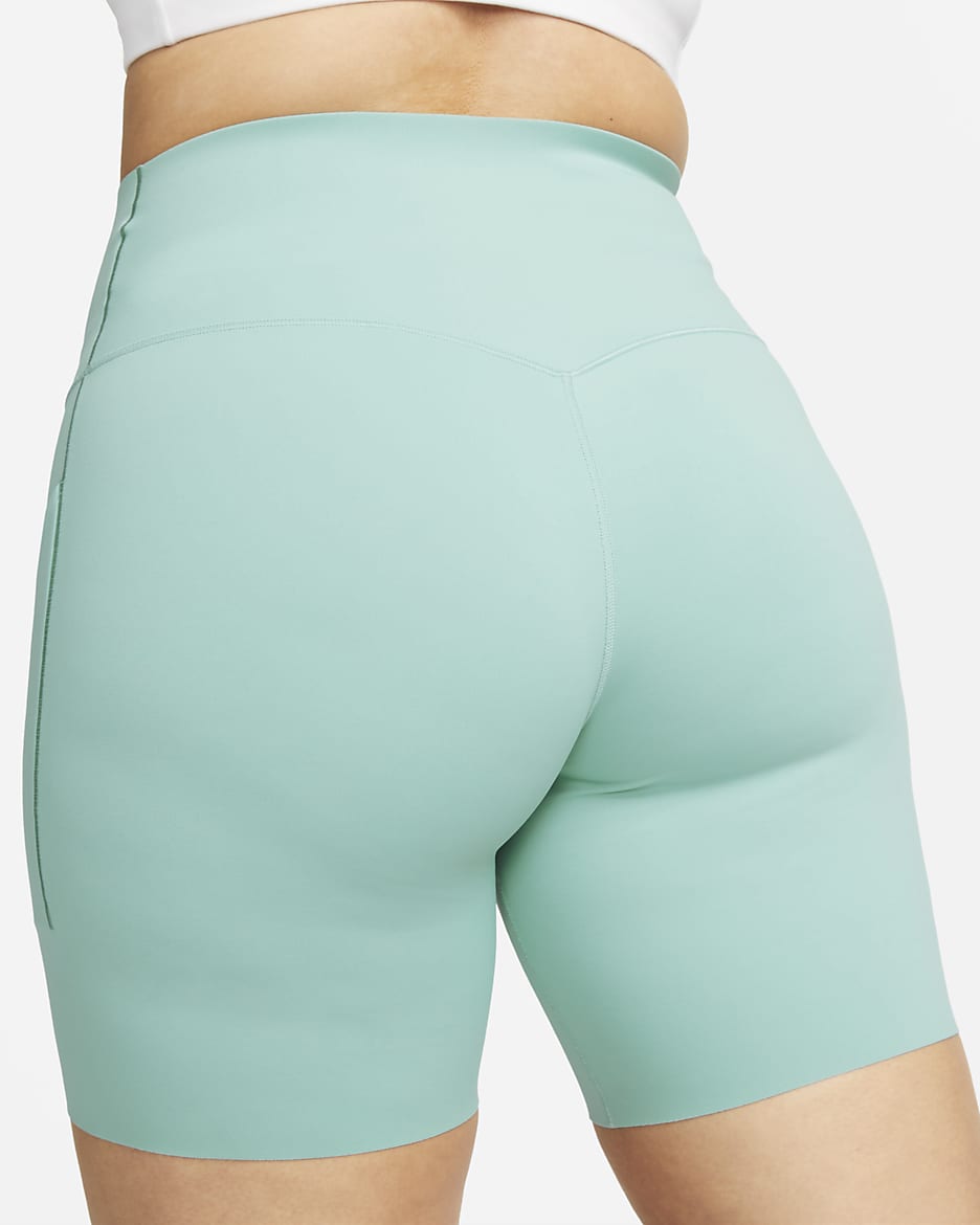 Shorts de ciclismo con bolsillos de 20 cm de tiro alto y media sujeción para mujer Nike Universa - Mineral/Negro