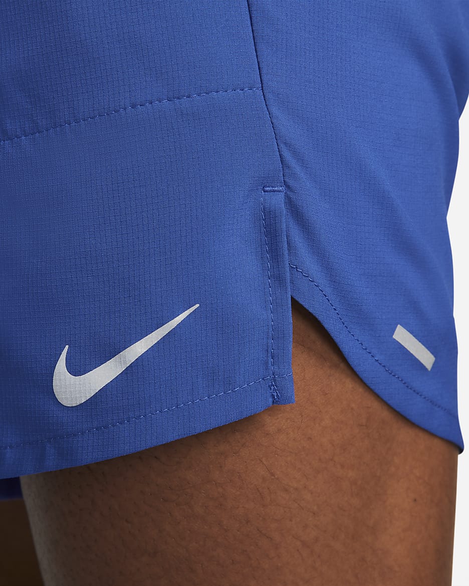 Shorts de running sin forro Dri-FIT de 18 cm para hombre Nike Stride - Royal juego/Negro