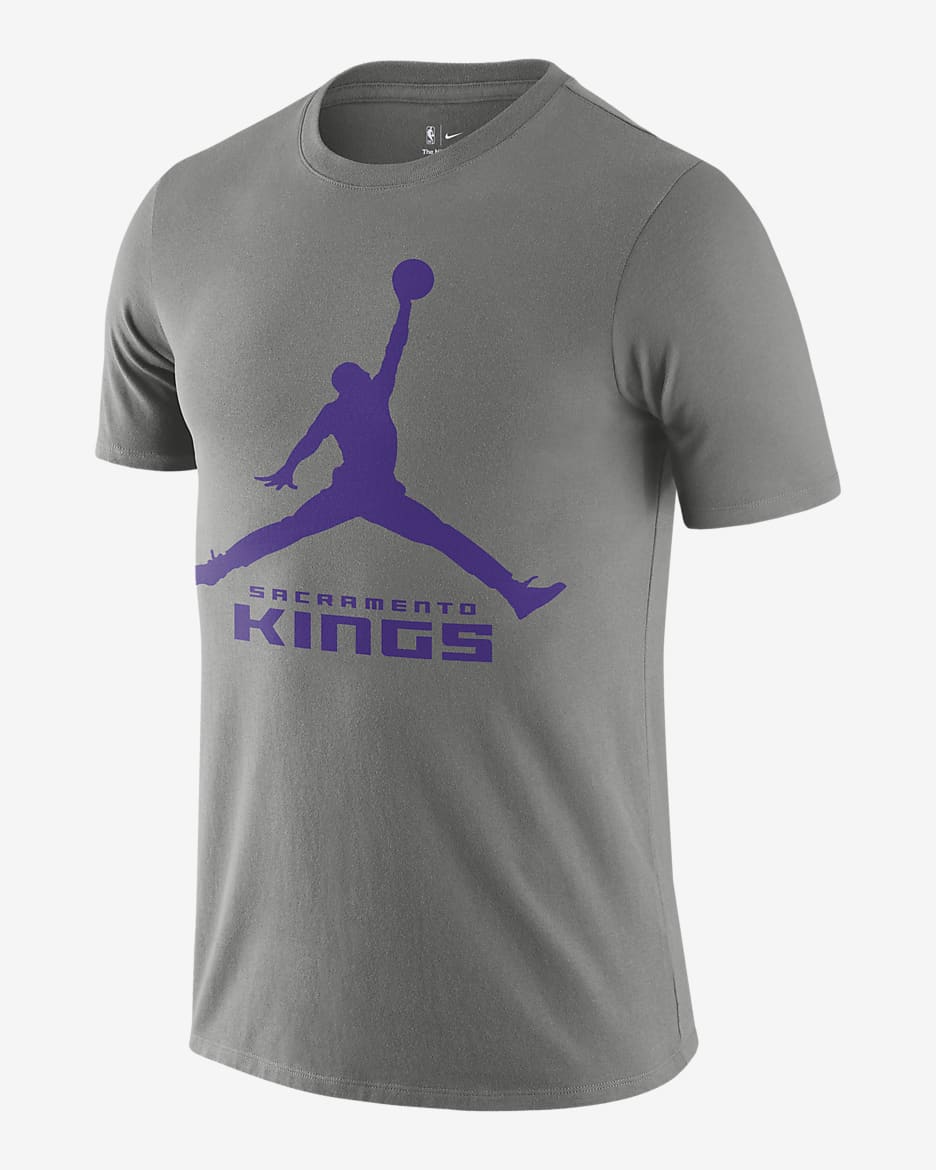 Playera Jordan NBA para hombre Sacramento Kings Essential - Gris acero oscuro