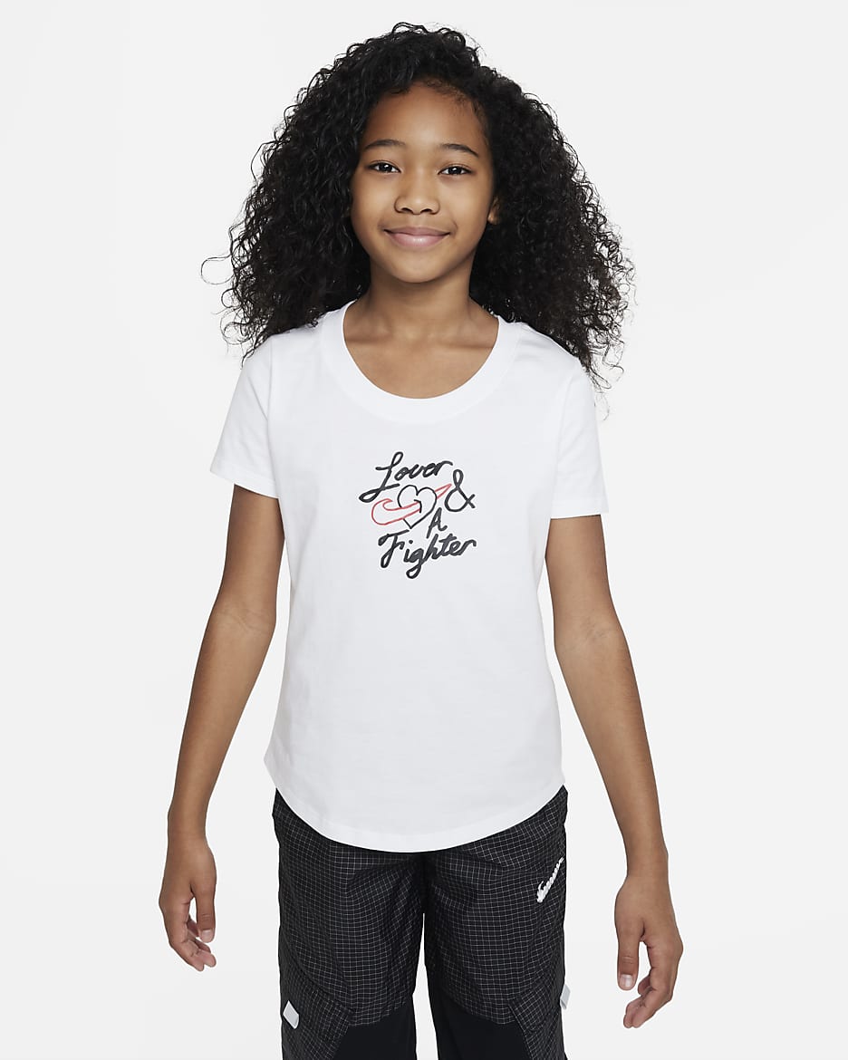 เสื้อยืดคอคว้านเด็กโต Nike Sportswear (หญิง) - ขาว