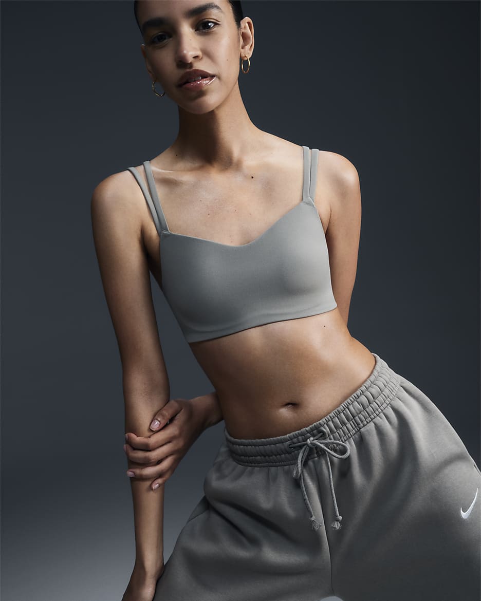 Nike Zenvy Strappy sports-BH med polstring og lett støtte til dame - Light Army/Hvit