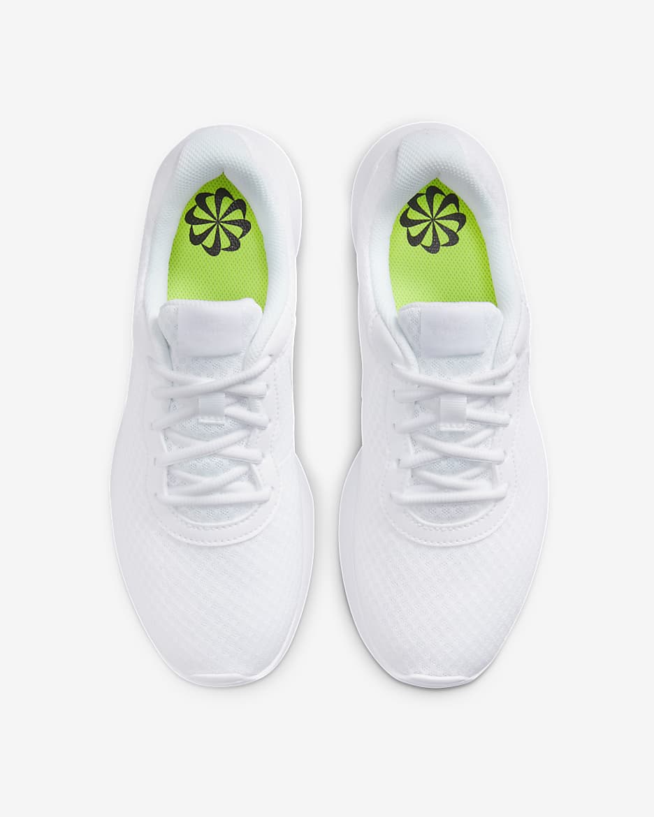 Tenis para mujer Nike Tanjun - Blanco/Blanco/Volt/Blanco