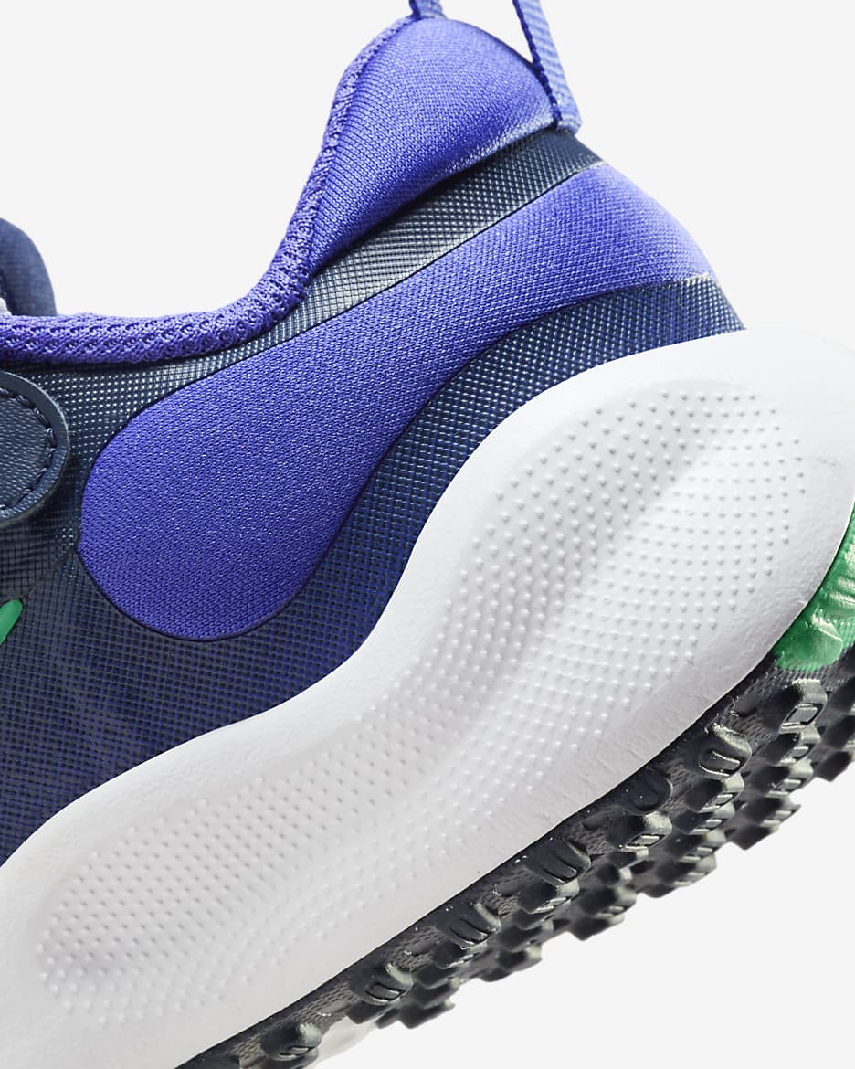 Nike Revolution 7 Younger Kids' Shoes - White/Persian Violet/Midnight Navy/Stadium Green