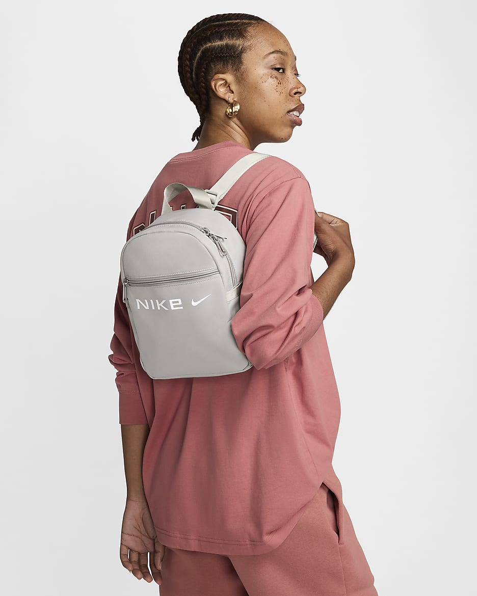 Minimochila para mujer (6 L) Nike Sportswear Futura - Mena de hierro claro/Mena de hierro claro/Blanco