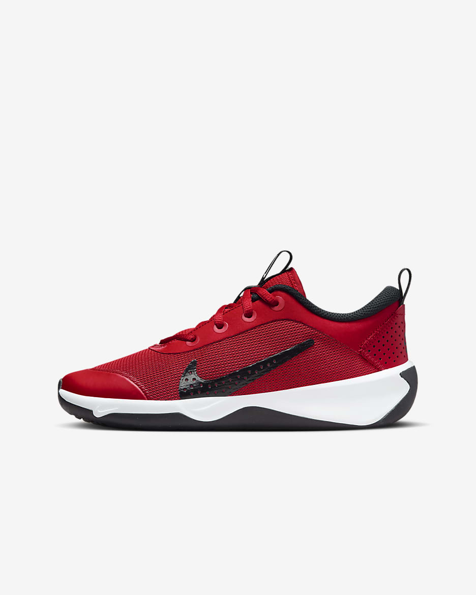 Tenis para cancha cubierta para niños grandes Nike Omni Multi-Court - Rojo universitario/Blanco/Negro