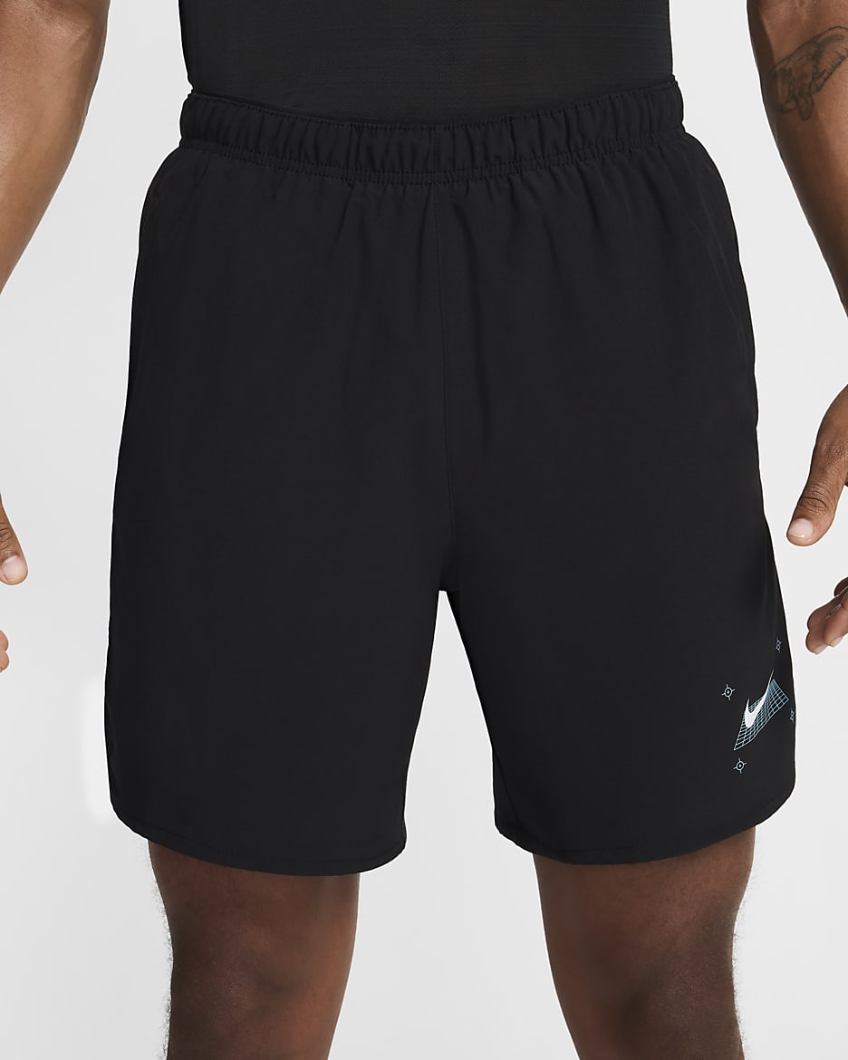 Nike Challenger fôret shorts til herre (18 cm) - Svart