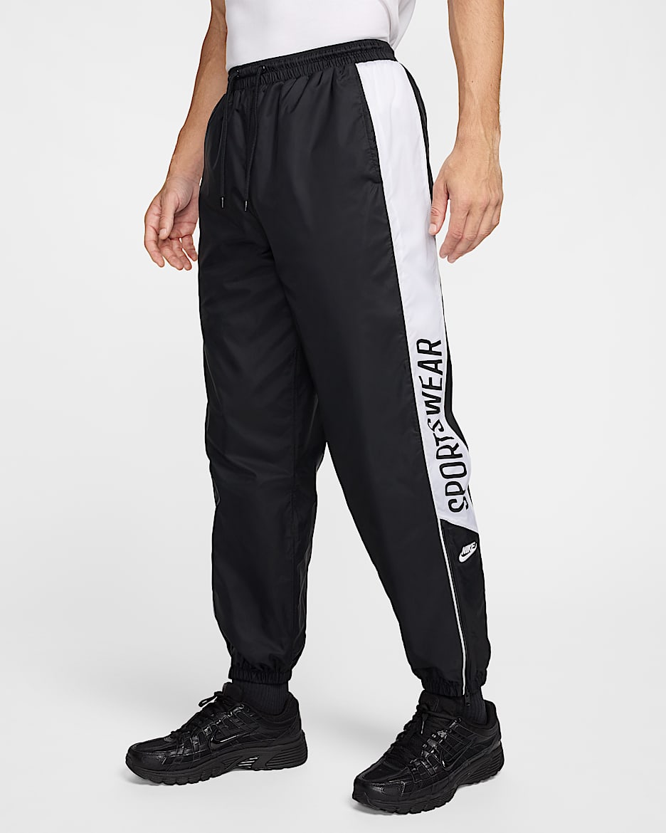 Pantaloni jogger in tessuto Nike Club – Uomo - Nero/Bianco/Photon Dust/Bianco