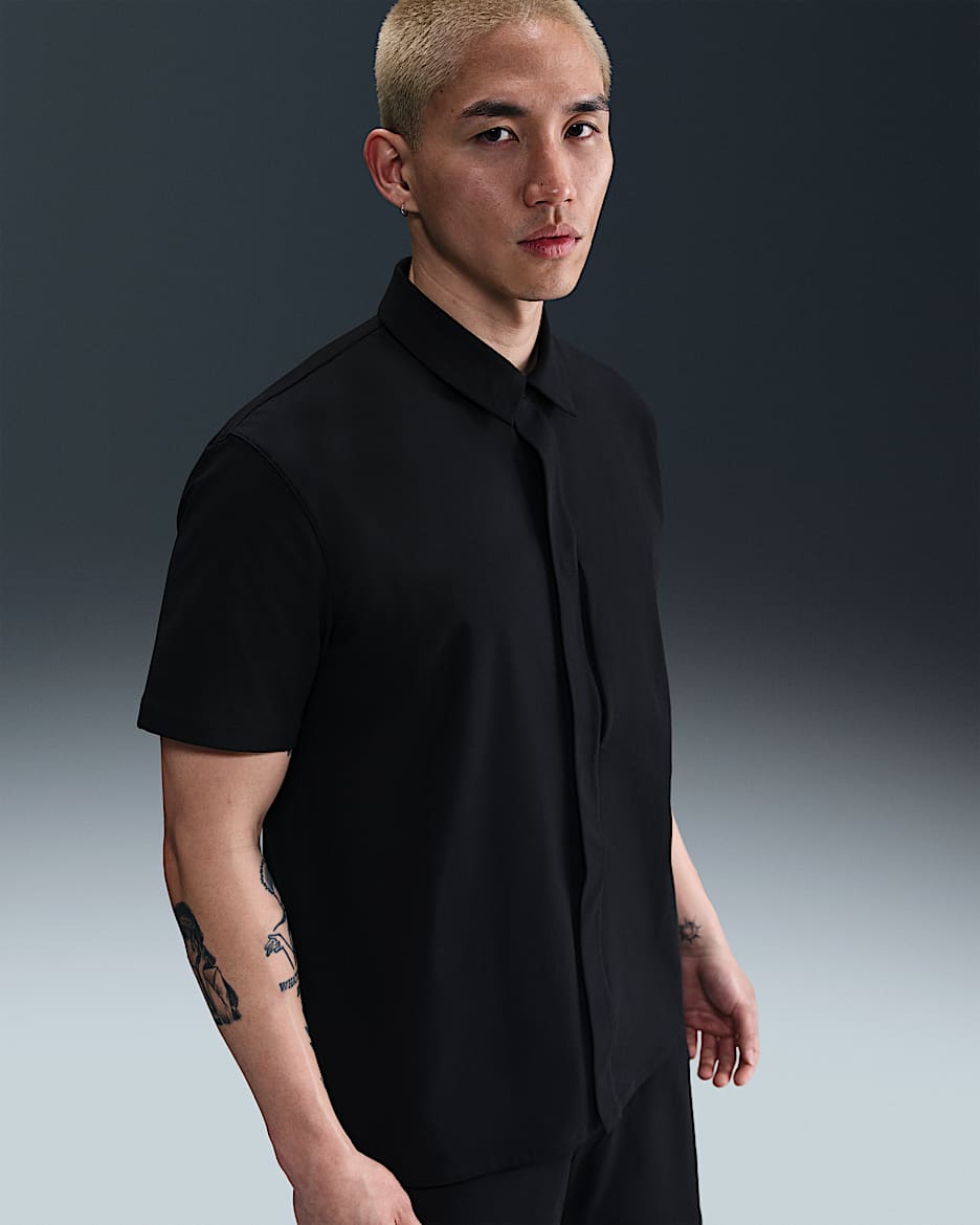 ナイキ 24.7 PerfectStretch メンズ Dri-FIT ショートスリーブ スナップダウン トップ - ブラック/ダークスモークグレー