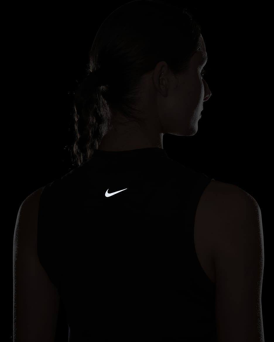 Nike One Fitted Dri-FIT kort singlet med høy hals til dame - Svart