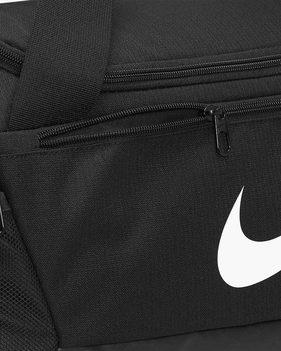 Nike Brasilia 9,5 Bolsa de deporte (pequeña, 41 L) - Negro/Negro/Blanco