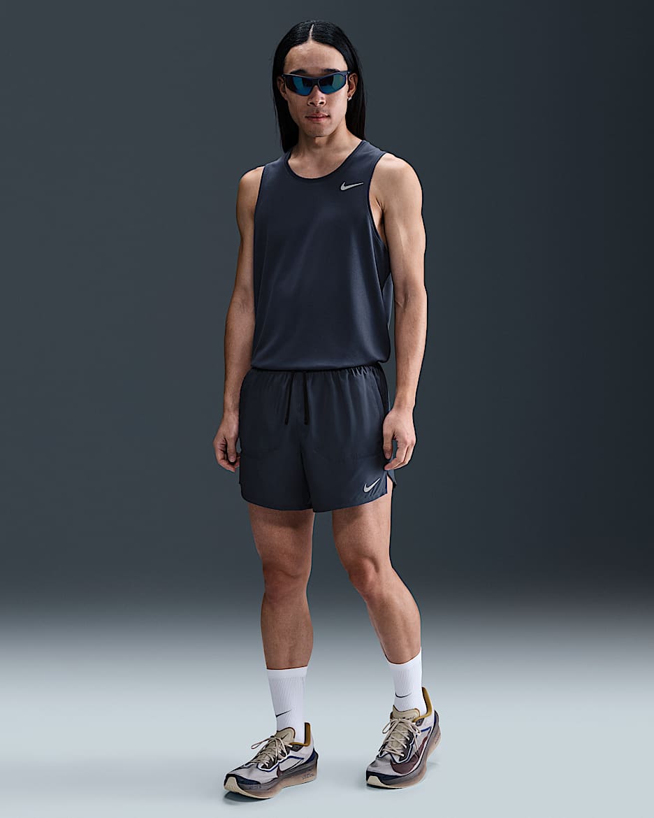 ナイキ Dri-FIT ストライド メンズ 13cm ランニングショートパンツ (インナー付き) - サンダーブルー/ブラック