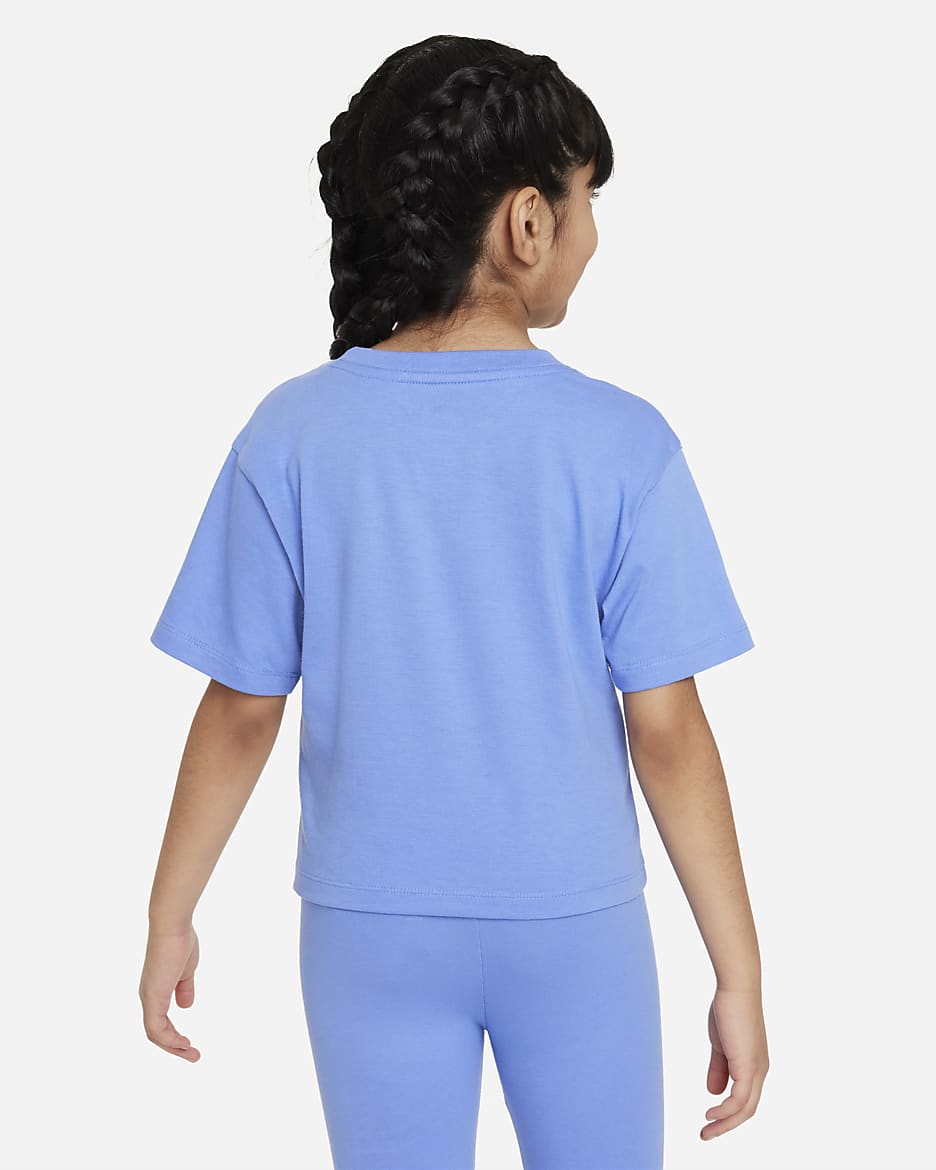 Playera de corte cuadrado para niños talla pequeña Nike Club - Polar