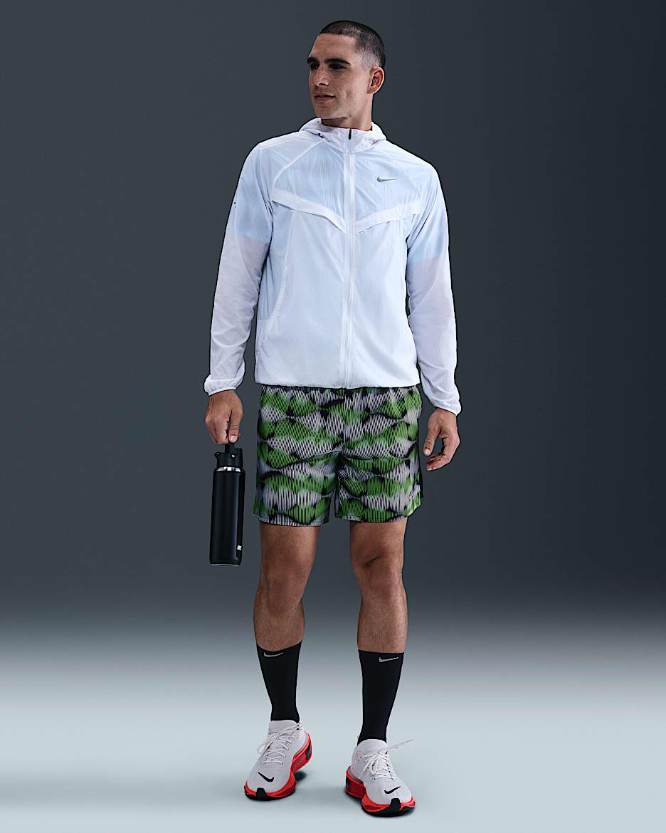 Nike Challenger fôret løpeshorts til herre (18 cm) - Svart/Green Strike/Hvit/Metallic Silver