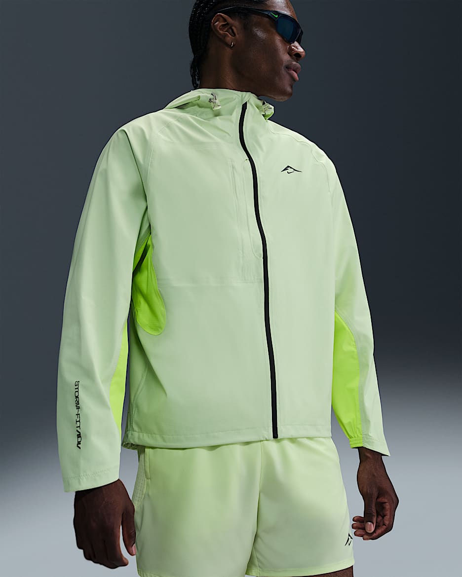 Chamarra de correr Storm-FIT ADV para hombre Nike Cosmic Peaks - Voltio ligero/Negro