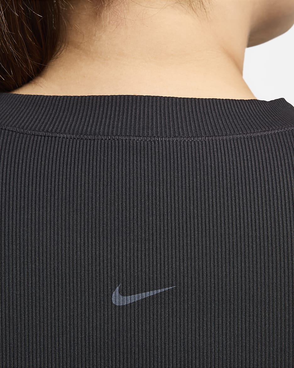 Nike Zenvy Rib Dri-FIT avkortet kortermet overdel til dame (Plus Size) - Svart