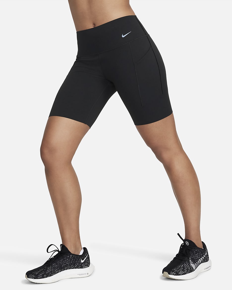 Nike Universa Mallas cortas de 20 cm de talle medio y sujeción media con bolsillos - Mujer - Negro/Negro