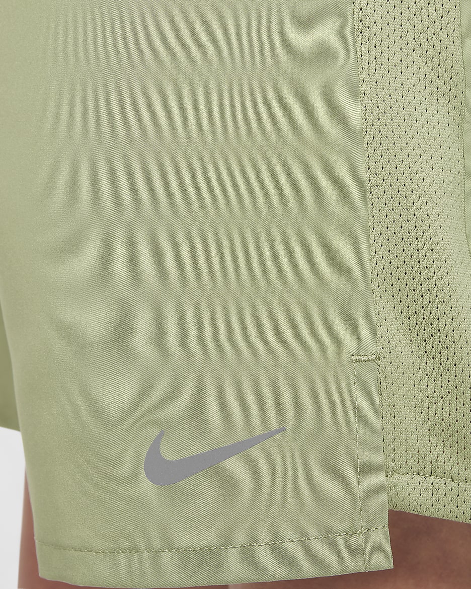 กางเกงเทรนนิ่งขาสั้นเด็กโต Nike Dri-FIT Challenger (ชาย) - Oil Green/Oil Green