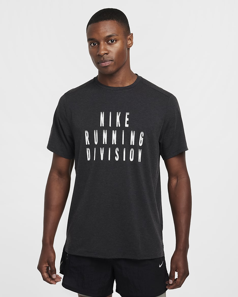 Playera de correr de manga corta Dri-FIT para hombre Nike Rise 365 Running Division - Negro/Polvo fotón