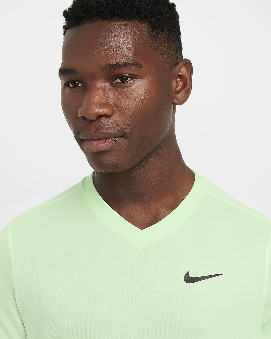 NikeCourt Dri-FIT Victory Herren-Tennisoberteil - Vapor Green/Schwarz