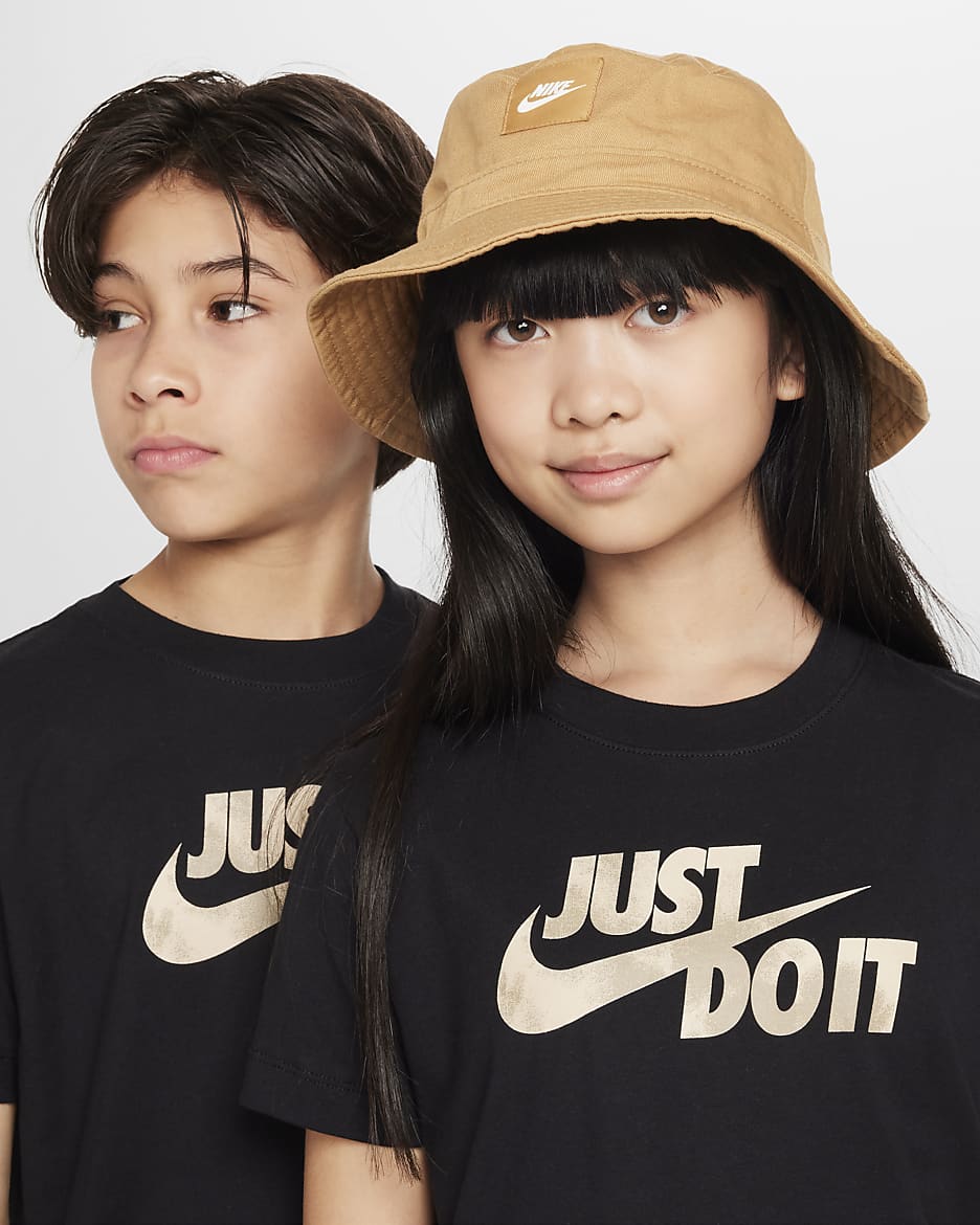 Nike Sportswear Older Kids' T-Shirt - Black