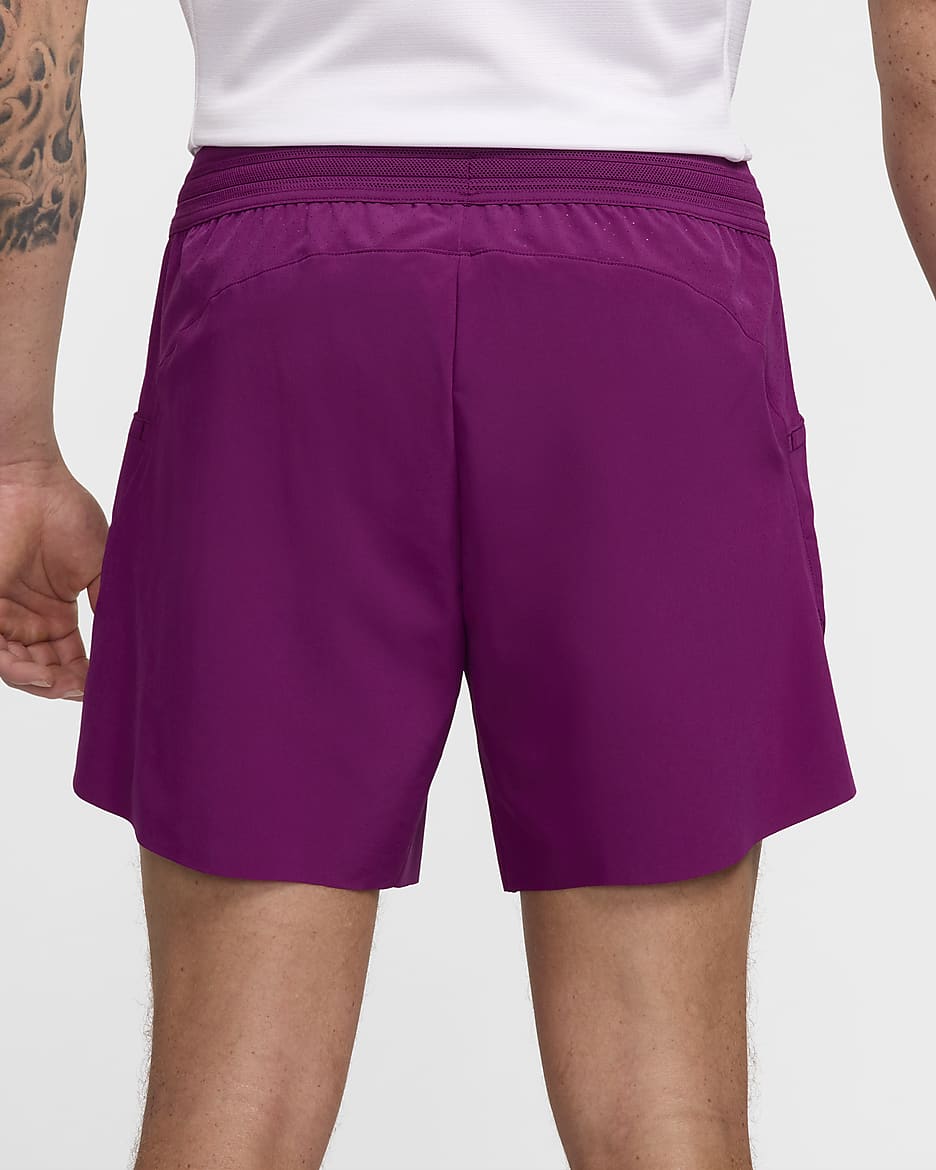 Shorts de tenis de 18 cm Nike Dri-FIT ADV para hombre Rafa - Sangría/Blanco