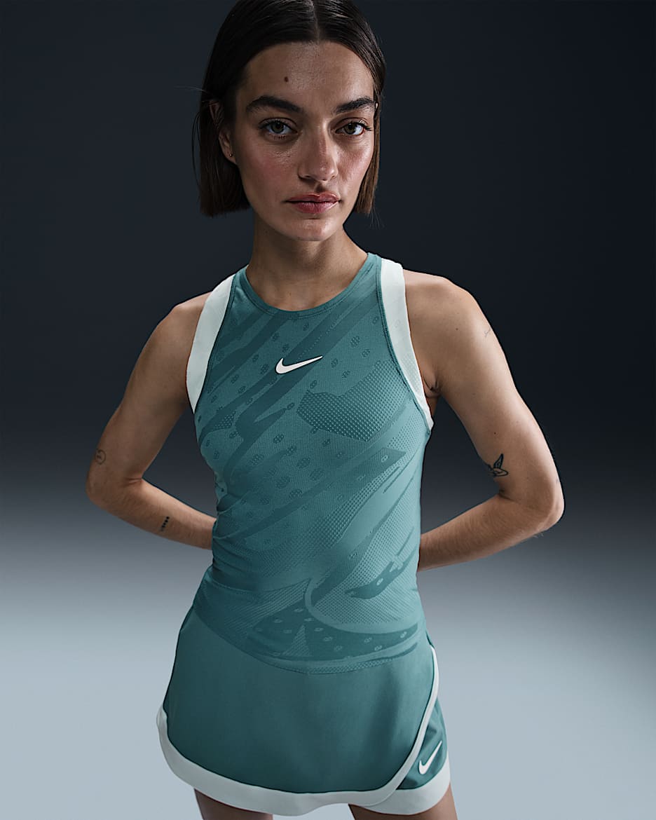 Camiseta de tirantes de tenis Dri-FIT para mujer NikeCourt Slam - Azul verdoso mineral/Azul glacial/Alto voltaje/Blanco