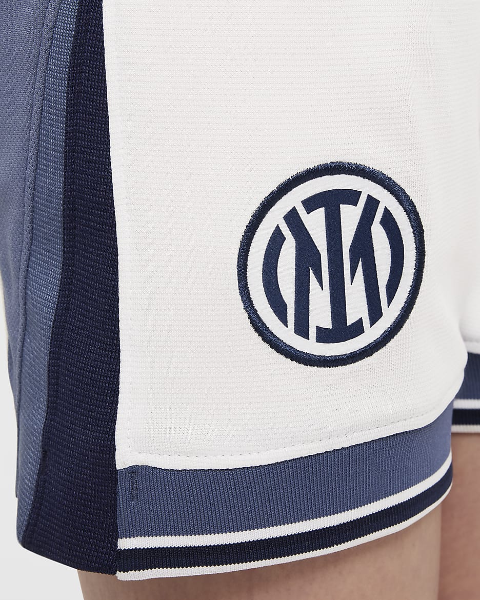 Inter Mailand 2024/25 Stadium Away Nike Replika-Fußballshorts mit Dri-FIT-Technologie (ältere Kinder) - Summit White/Iris Whisper/Midnight Navy