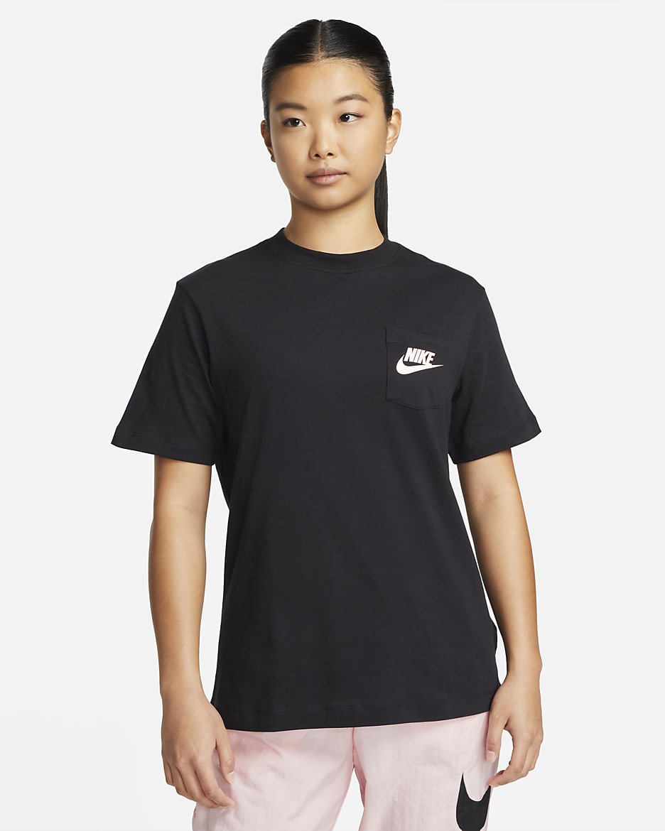 Nike Sportswear Women's Pocket T-Shirt - Black