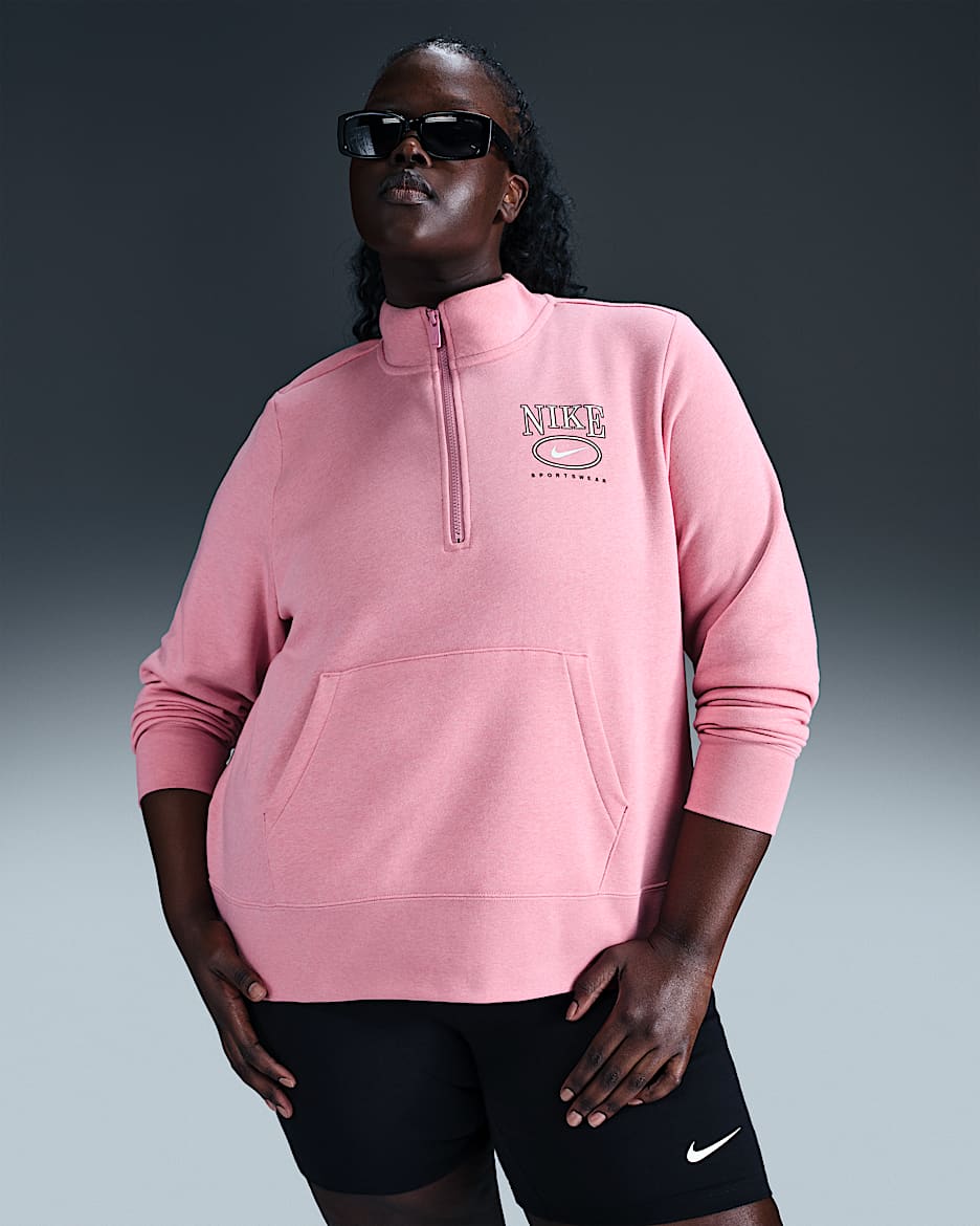Playera con gráfico de cuello alto y medio cierre para mujer (Talla grande) Nike Sportswear Club Fleece - Rosa elemental/Jaspeado