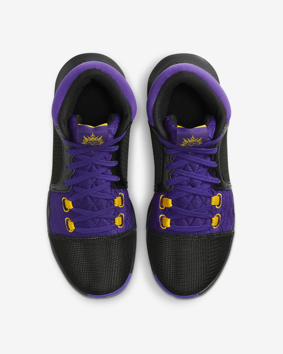 Calzado de básquetbol LeBron Witness 8 - Negro/Morado campo/Oro universitario