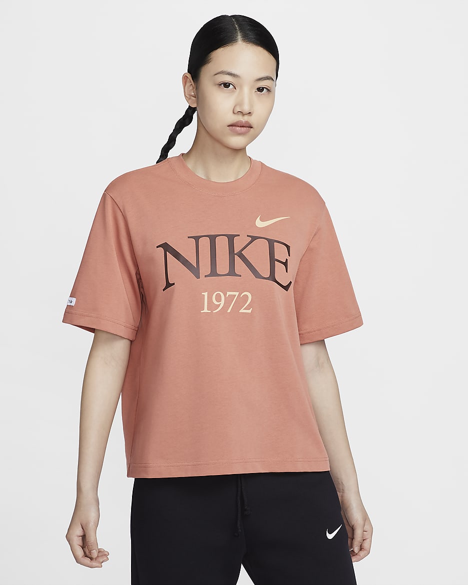เสื้อยืดผู้หญิง Nike Sportswear Classic - Terra Blush