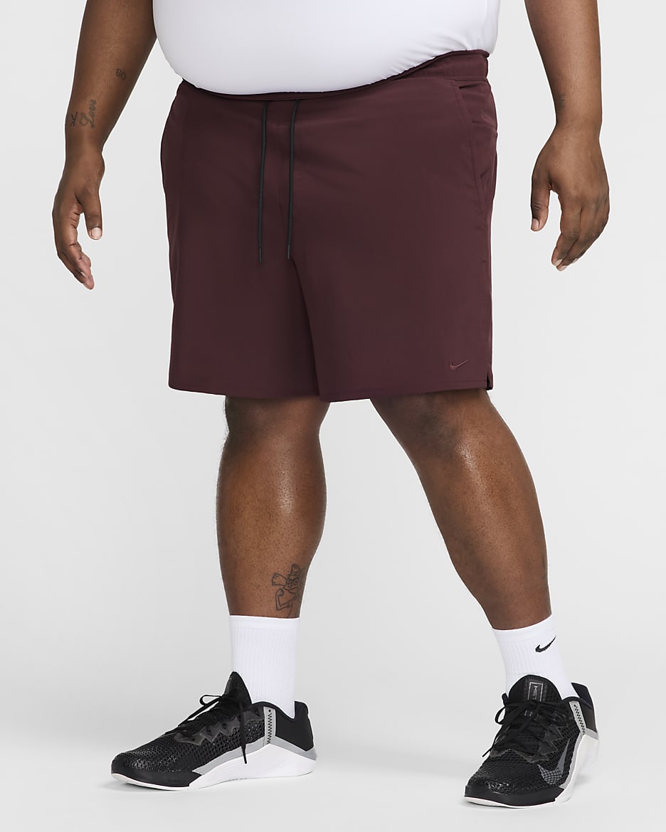 Shorts versatili Dri-FIT non foderati 18 cm Nike Unlimited – Uomo - Burgundy Crush/Nero/Burgundy Crush