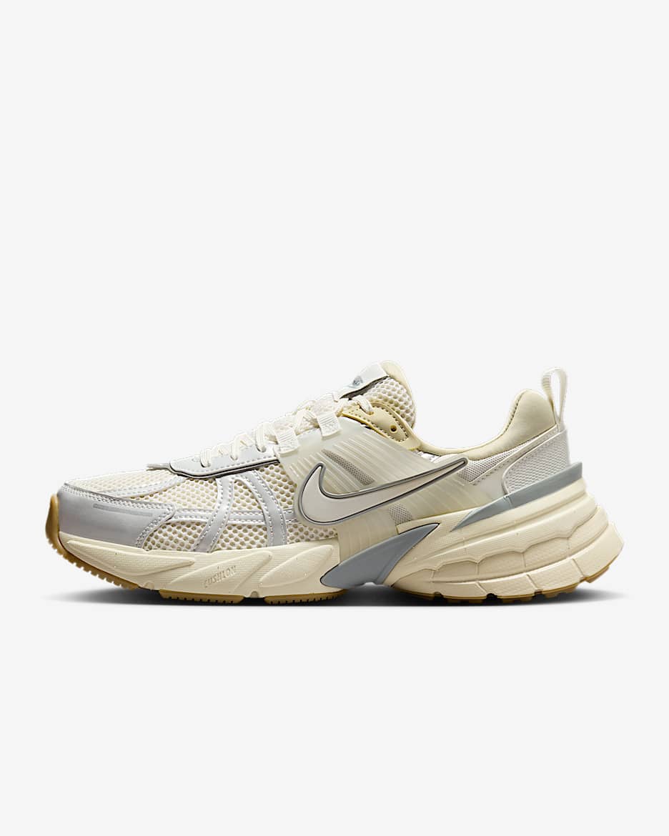 Tenis para mujer Nike V2K Run - Vela/Caqui claro/Gris humo claro/Vela