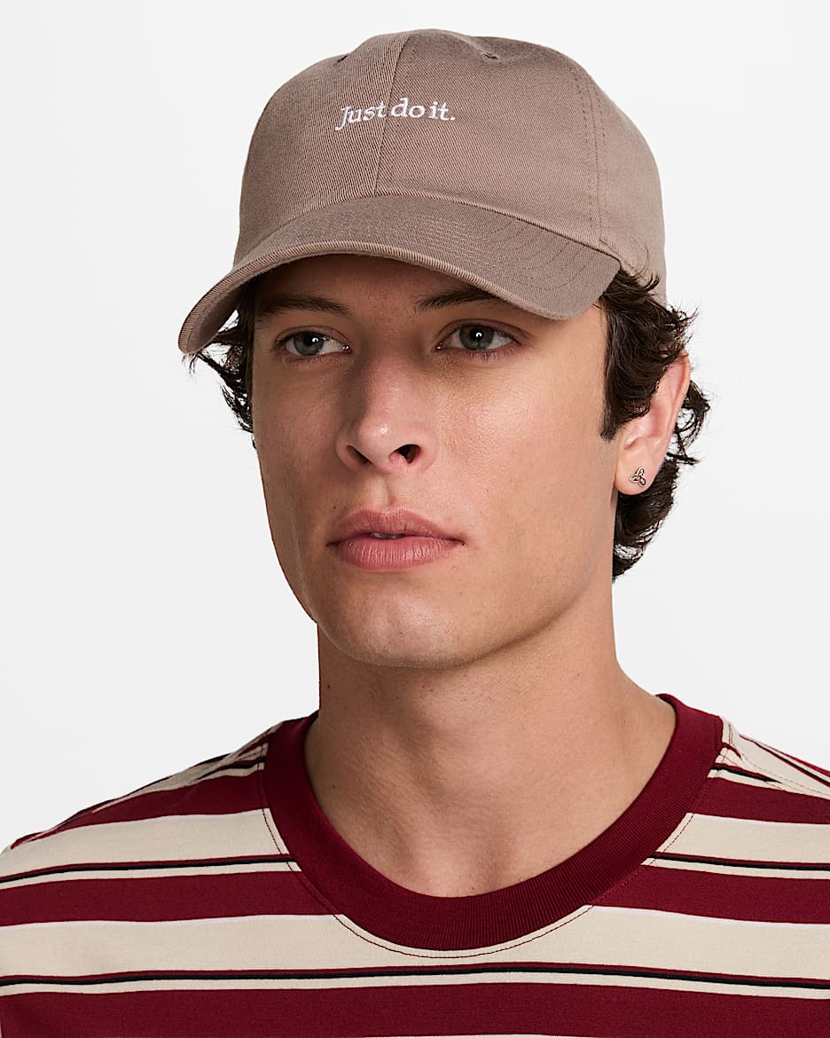 Εύκαμπτο καπέλο jockey JDI Nike Club - Mink Brown/Λευκό