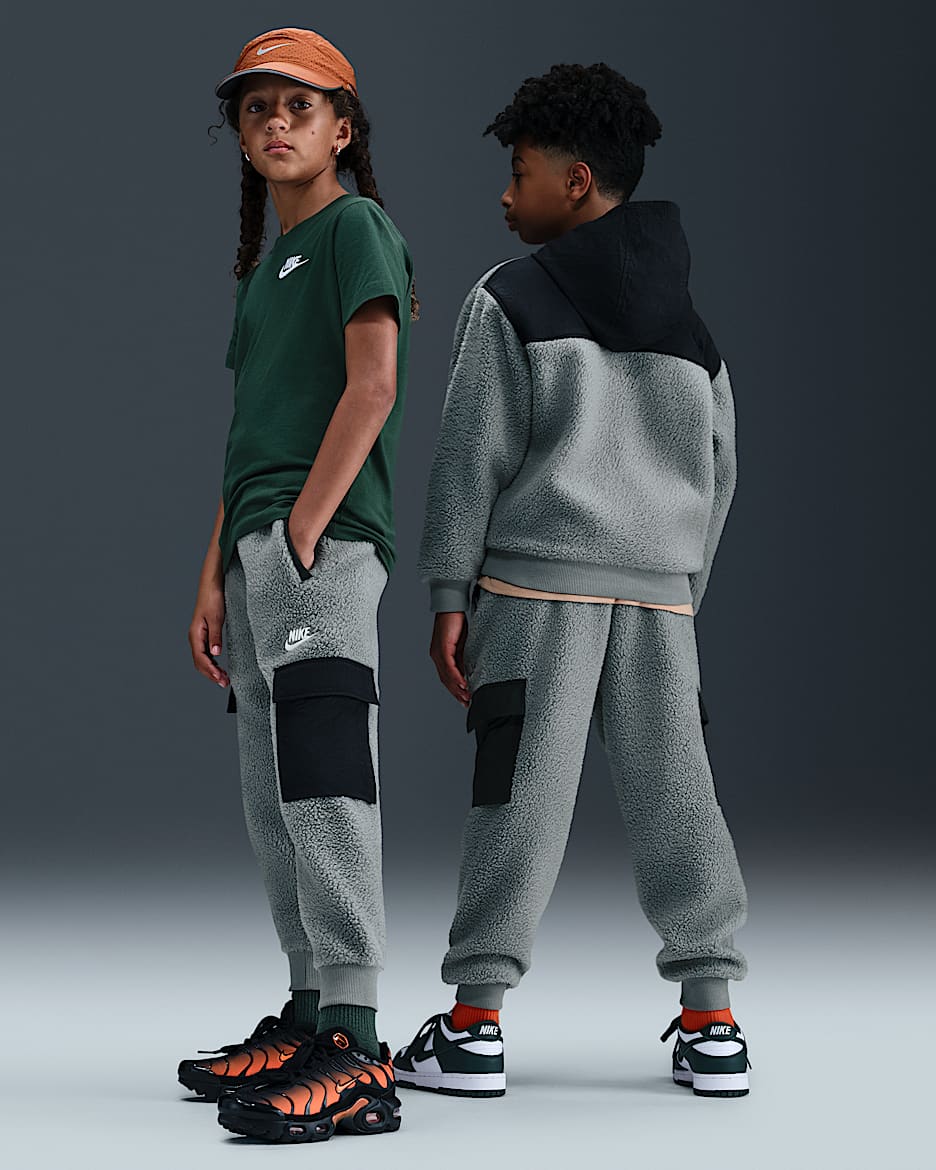 Nike Sportswear Club Fleece cargo nadrág nagyobb gyerekeknek - Smoke Grey/Fekete/Fehér