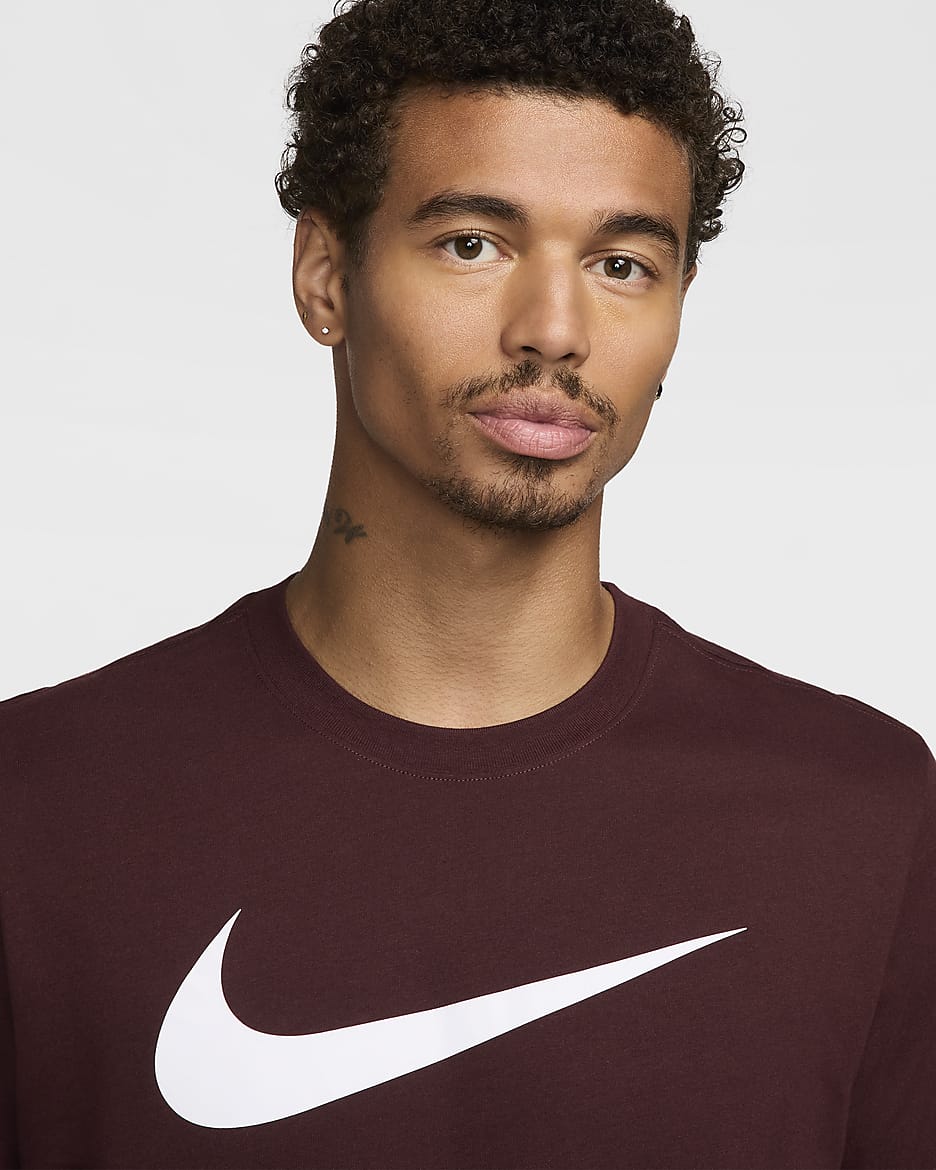 Nike Sportswear Swoosh Men's T-Shirt - Burgundy Crush