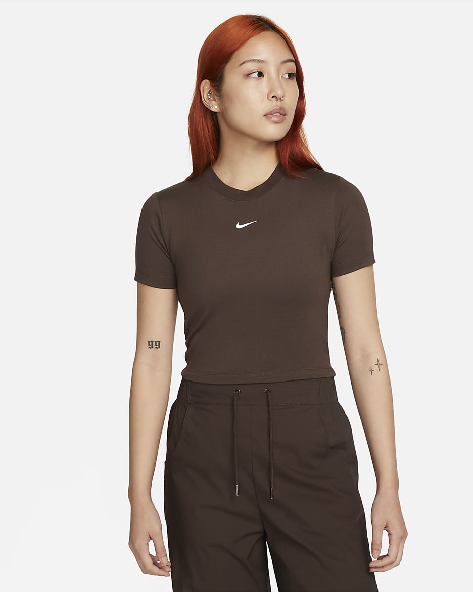 Nike Sportswear Essential 女款合身短版 T 恤 - Baroque Brown/白色