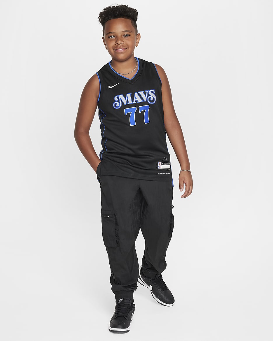 Luka Dončić Dallas Mavericks 2023/24 City Edition Older Kids' Nike Dri-FIT NBA Swingman Jersey - Black