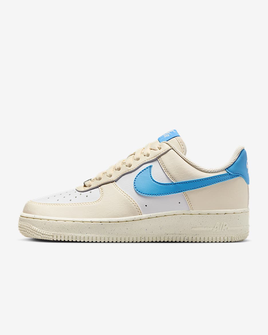 Tenis para mujer Nike Air Force 1 '07 Next Nature - Marfil pálido/Blanco/Vela/Azul universitario