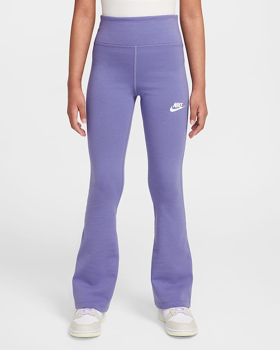 Dziewczęce legginsy z wysokim stanem i rozszerzanymi nogawkami Nike Sportswear Classic - Dusty Amethyst/Biel