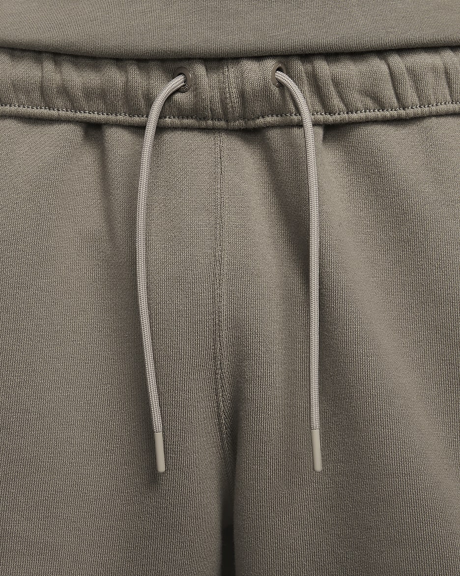 Shorts de tejido Fleece Cardinal NOCTA - Gris oliva/Fósil lunar/Fósil lunar