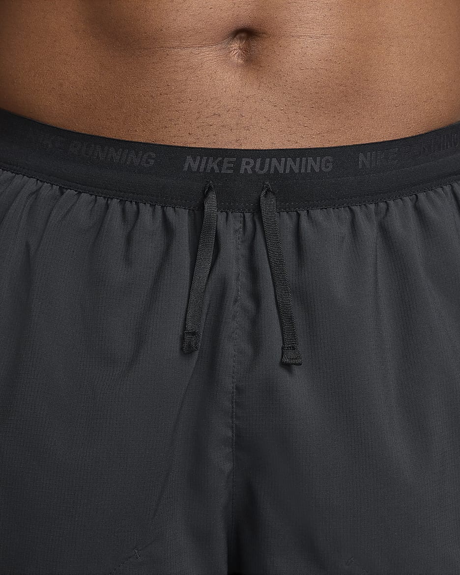 Calções de running forrados com slips de 13 cm Dri-FIT Nike Stride para homem - Preto/Preto