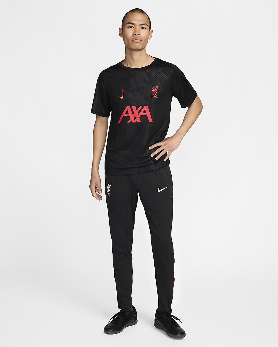 Liverpool FC Academy Pro (tredjedrakt) Nike Dri-FIT fotballoverdel for oppvarming til herre - Svart/Chrome Yellow/Global Red