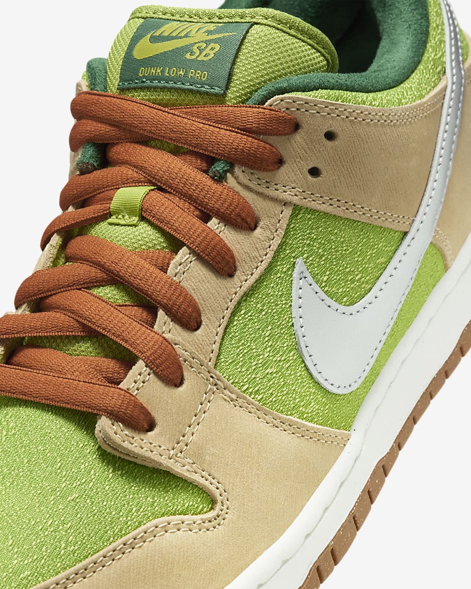 Nike SB Dunk Low Pro Sabatilles de skateboard - Sesame/Pear/Fir/Platejat metal·litzat